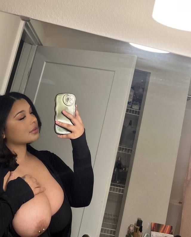 Hey baby I’m 420 and party friendly 💕 I live alone in my apartment . You can come to my apartment or anywhere you like 💕iam 1 - Image 3